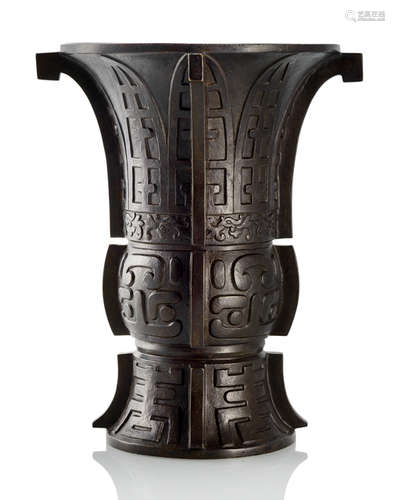 A ZUN-SHAPED BRONZE VASE IN ARCHAIC STYLE