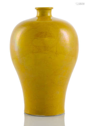 A YELLOW-GLAZED MEIPING WITH INCISED DRAGON DECOR