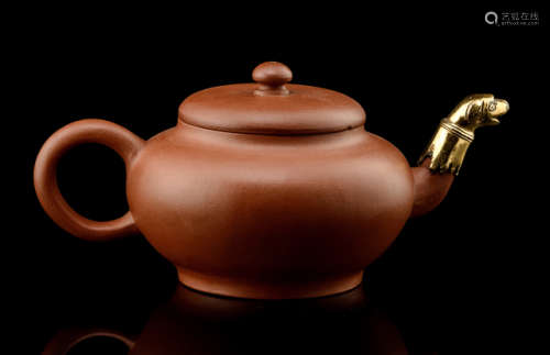 A FINE ZISHA TEAPOT AND COVER WITH MOUNTED SPOUT
