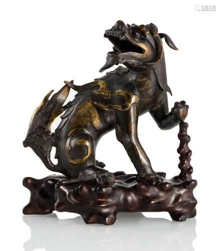 A PARCEL-GILT BRONZE FIGURE OF A LION