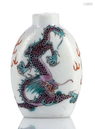 A PORCELAIN SNUFF BOTTLE DECORATED WITH INCISED WAVES AND PAINTED ENAMELS DEPITING DRAGONS