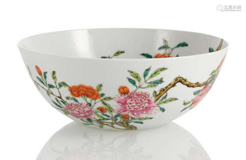 A FAMILLE ROSE PORCELAIN BOWL WITH PEONIES