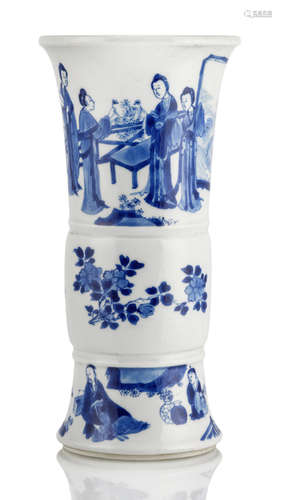 A BLUE AND WHITE PORCELAIN VASE