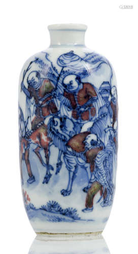 A COPPER-RED AND BLUE AND WHITE PORCELAIN SNUFFBOTTLE