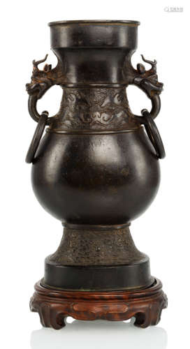 A BRONZE VASE IN ARCHAIC STYLE WITH RING HANDLES