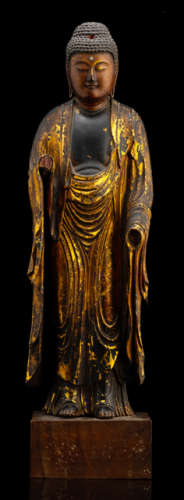 A GILT- AND LACQUERED WOOD FIGURE OF STANDING AMIDA