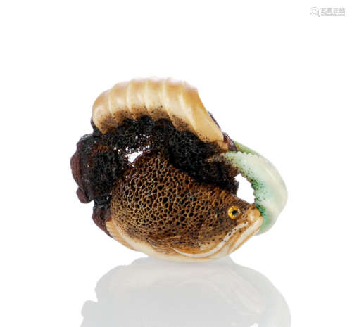 A CARVED AND COLORED STAG ANTLER NETSUKE OF A FISH AND COIN IN A SHELL SHAPED CASE