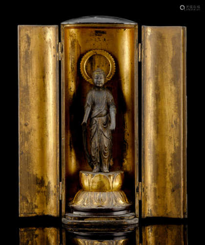A GILT- AND BLACK-LACQUERED WOOD SHRINE