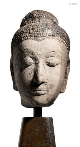 A SANDSTONE HEAD OF BUDDHA SHAKYAMUNI