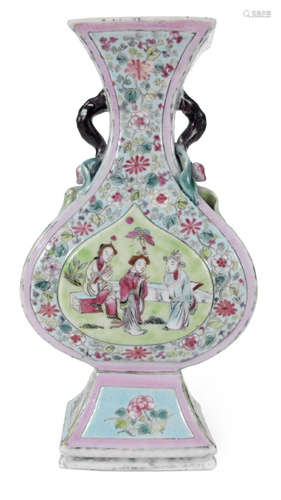 KLEINE VASE, FAMILLE ROSE,