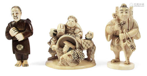 DREI NETSUKE, ELFENBEIN,