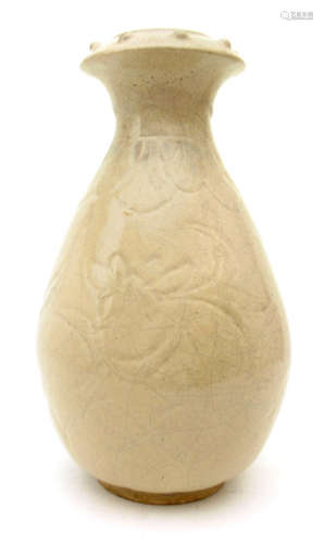 GROSSE VASE MIT LOTOSRELIEF,