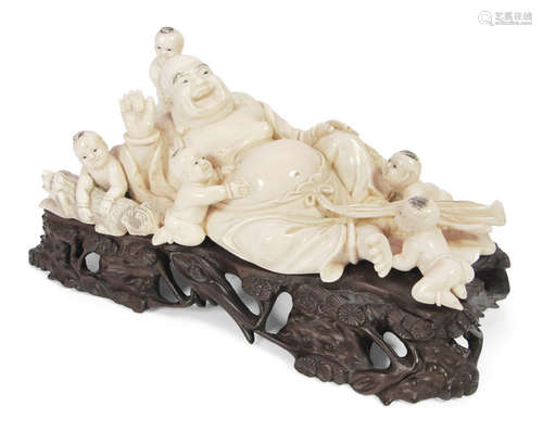 BUDAI MIT JUNGEN, ELFENBEIN,