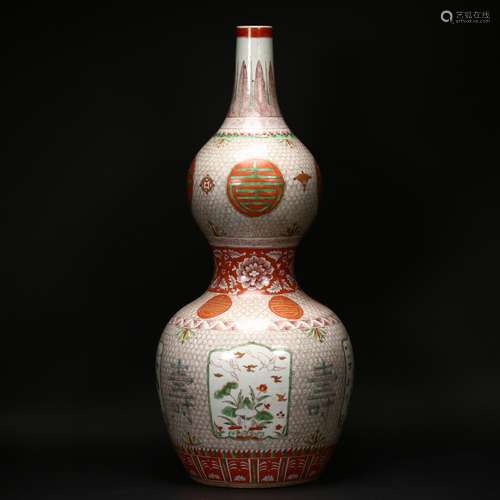 A Wucai Gourd-Shaped Porcelain Vase,Jiajing marks