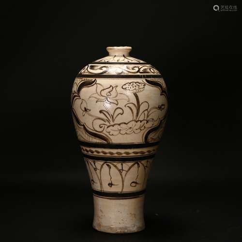 A Chinese incised Cizhou Yao Porcelain Vase,Ming dynast