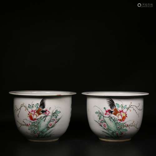 Pair Chinese  Famille Rose Porcelain Pots,19th Century