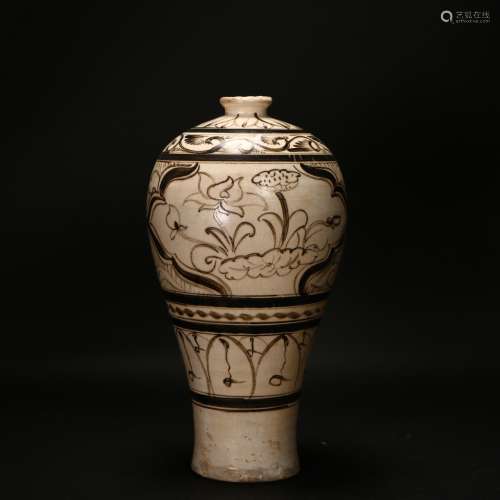 A Chinese incised Cizhou Yao Porcelain Vase,Ming dynast