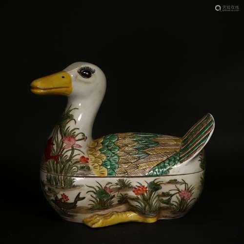 A Chinese famille rose porcelain duck,Qing dynasty