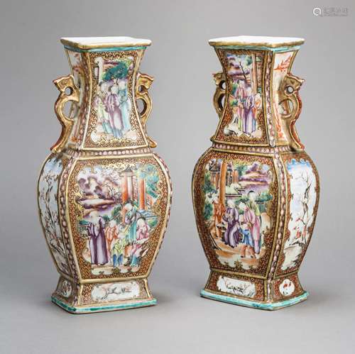 A PAIR OF 18th CENTURY EXPORT PORCELAIN 'MANDARIN' VASES