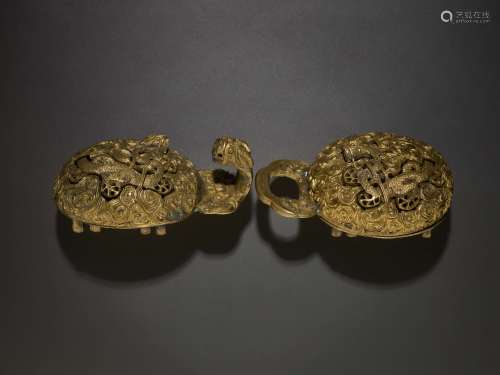 A RETICULATED BRONZE ‘DRAGON’ BELT BUCKLE, QING DYNASTY, 18TH CENTURY