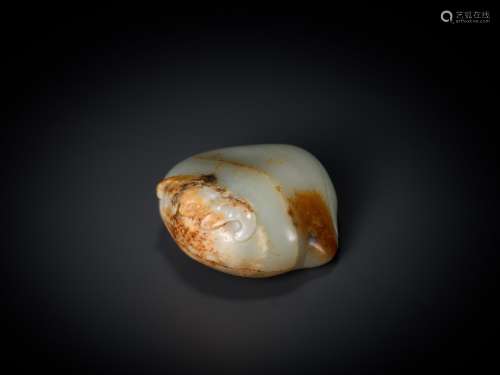 AN 18th CENTURY CELADON AND RUSSET JADE ‘PEACH AND BATS’ PEBBLE