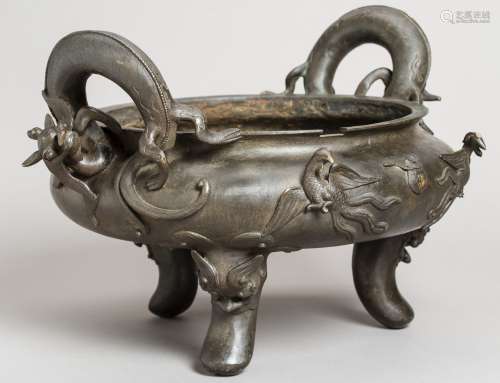 A LARGE SIGNED MING DYNASTY BRONZE TWIN-HANDLED ‘DRAGON’ TRIPOD CENSER
