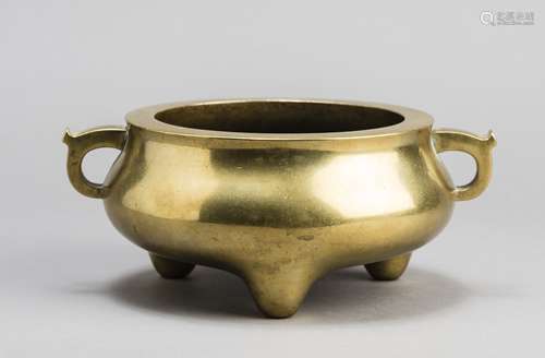 A 17TH – 18TH CENTURY BRONZE BOMBÉ TRIPOD CENSER