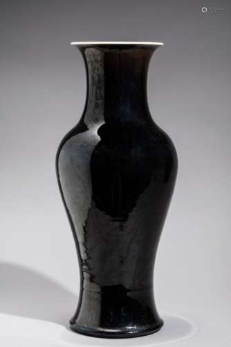 A MIRROR BLACK ‘YEN YEN’ BALUSTER VASE WITH ‘SECRET DECORATION’, KANGXI MARK