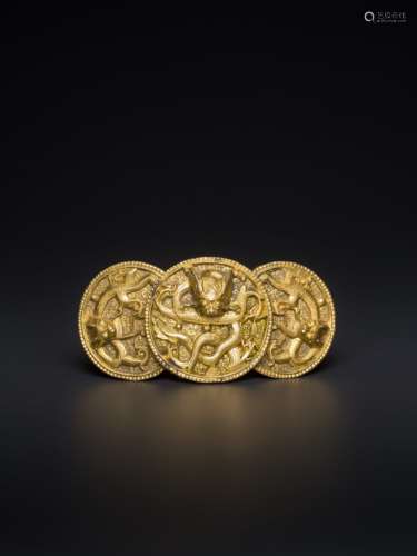 A FIRE-GILT BRONZE ‘DRAGON’ BELT BUCKLE, QING DYNASTY