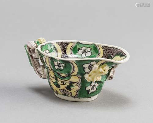 AN ARCHAISTIC FAMILLE VERTE PORCELAIN LIBATION CUP, KANGXI