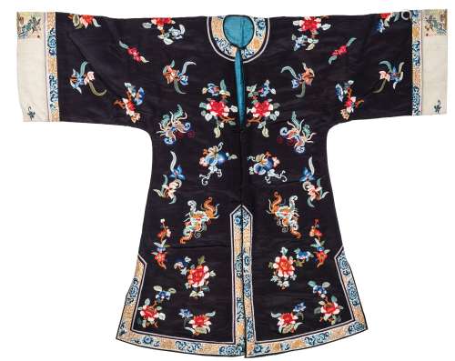 A 1920s MIDNIGHT BLUE SILK LADY’S ROBE WITH FLOWERS AND BUTTERFLIES