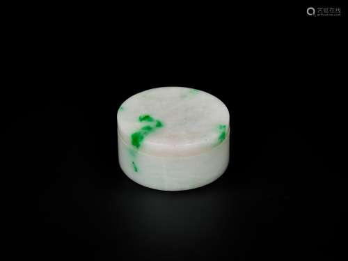 A WHITE & EMERALD GREEN JADEITE BOX AND COVER, QING DYNASTY