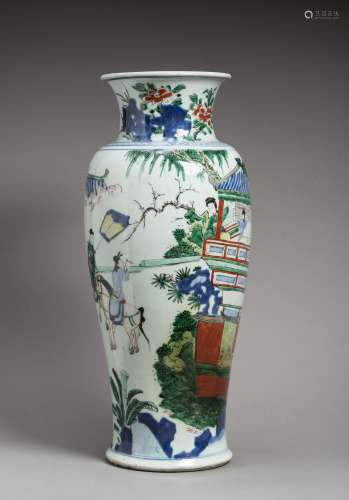 A LARGE TRANSITIONAL WUCAI BALUSTER VASE WITH PALACE SCENE, 17th CENTURY