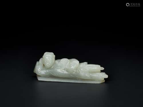 AN 18TH CENTURY CELADON JADE CARVING OF A RECLINING LADY