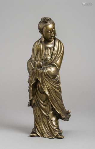 A SIGNED BRONZE SCULPTURE OF GUANYIN, LATE QING DYNASTY