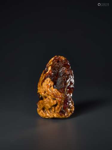 AN 18th CENTURY AMBER PEBBLE CARVING ‘VILLAGE LIFE’