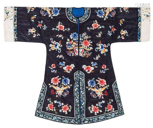 A MIDNIGHT BLUE SILK LADY’S ROBE WITH FLOWERS AND BUTTERFLIES, 1920s