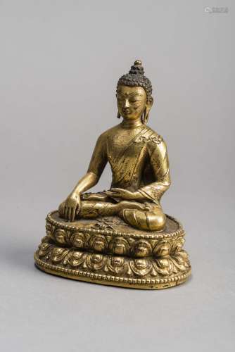 A 17th – 18th CENTURY GILT BRONZE FIGURE OF BUDDHA AKSHOBYA