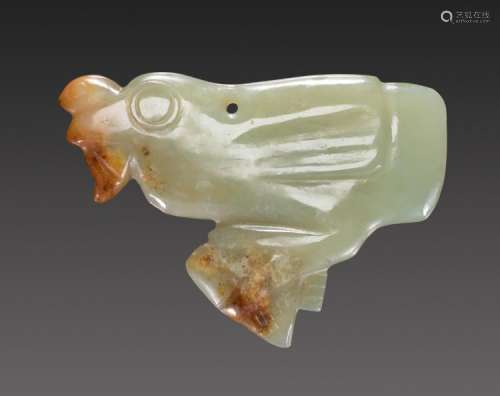 A DELIGHFUL LIGHT GREEN JADE BIRD HOLDING TWO FISH