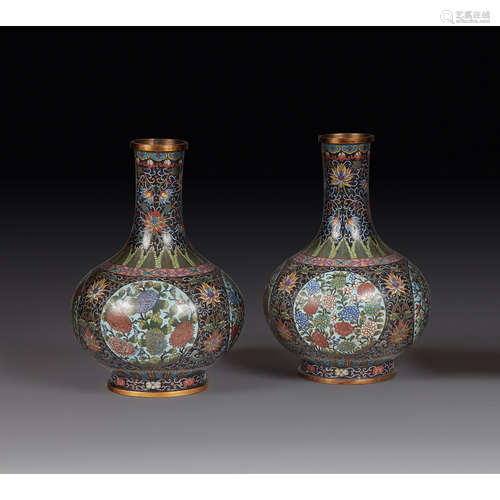 PAIRE DE VASES BOUTEILLES