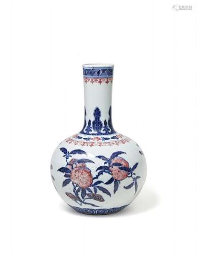 An underglaze-blue and peachbloom-decorated 'sanduo' bottle vase. Qianlong period (1735-1796)