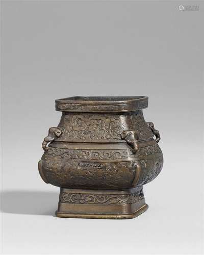 A bronze vase. Qing dynasty