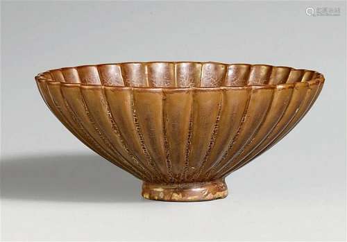 A brown-glazed chrysanthemum bowl