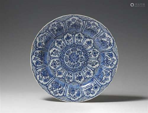 A large blue and white dish. Kangxi period (1662-1722)