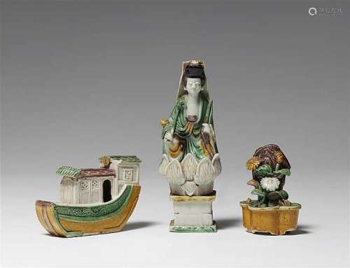 Three sancai-glazed miniature objects. Kangxi period (1662-1722)