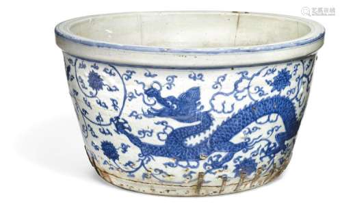 A massive blue and white 'dragon' fish bowl. Jiajing six-character mark and of the period. H. 31 cm. Diam. 56 cm.