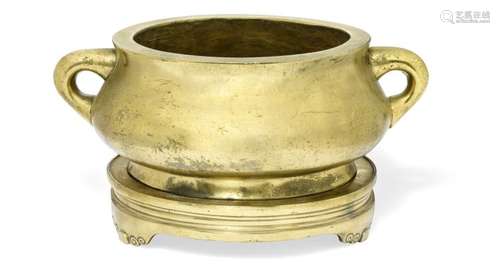 A massive Chinese bronze censer. Qing, 18th-19th century. Diam. 31 cm. Weight 13124 gr. H. 14/19 cm.