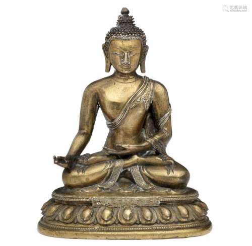 A Chinese bronze medicine Buddha. Qianlong 1736-1795. Weight 1778 gr. H. 16 cm.