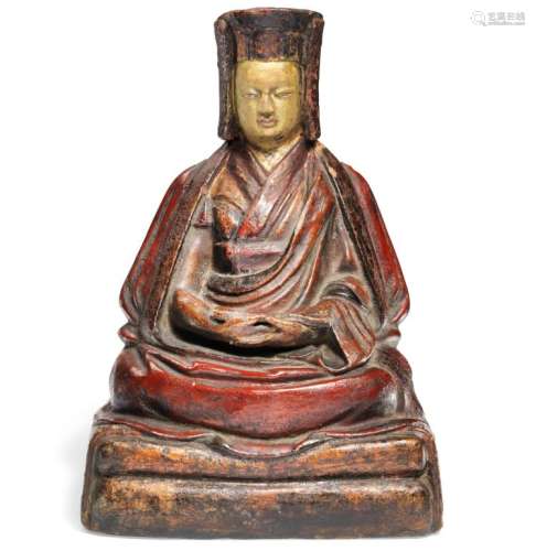 A Tibetan lacquered wood figure of a lama. Sealed bottom. 18th-19th century. H. 16 cm.