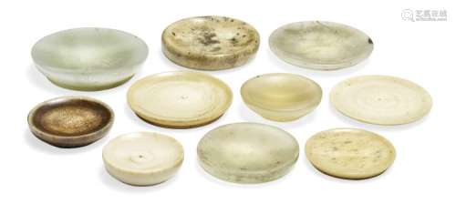 Collection of Chinese snuffplates of various material; four of jade, three of ivory and three of antler. Qing, 18th-19th century. (10)